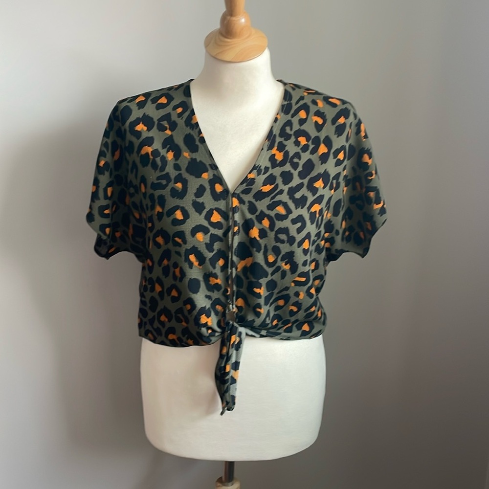 Monki & Lou Tie Crop Top